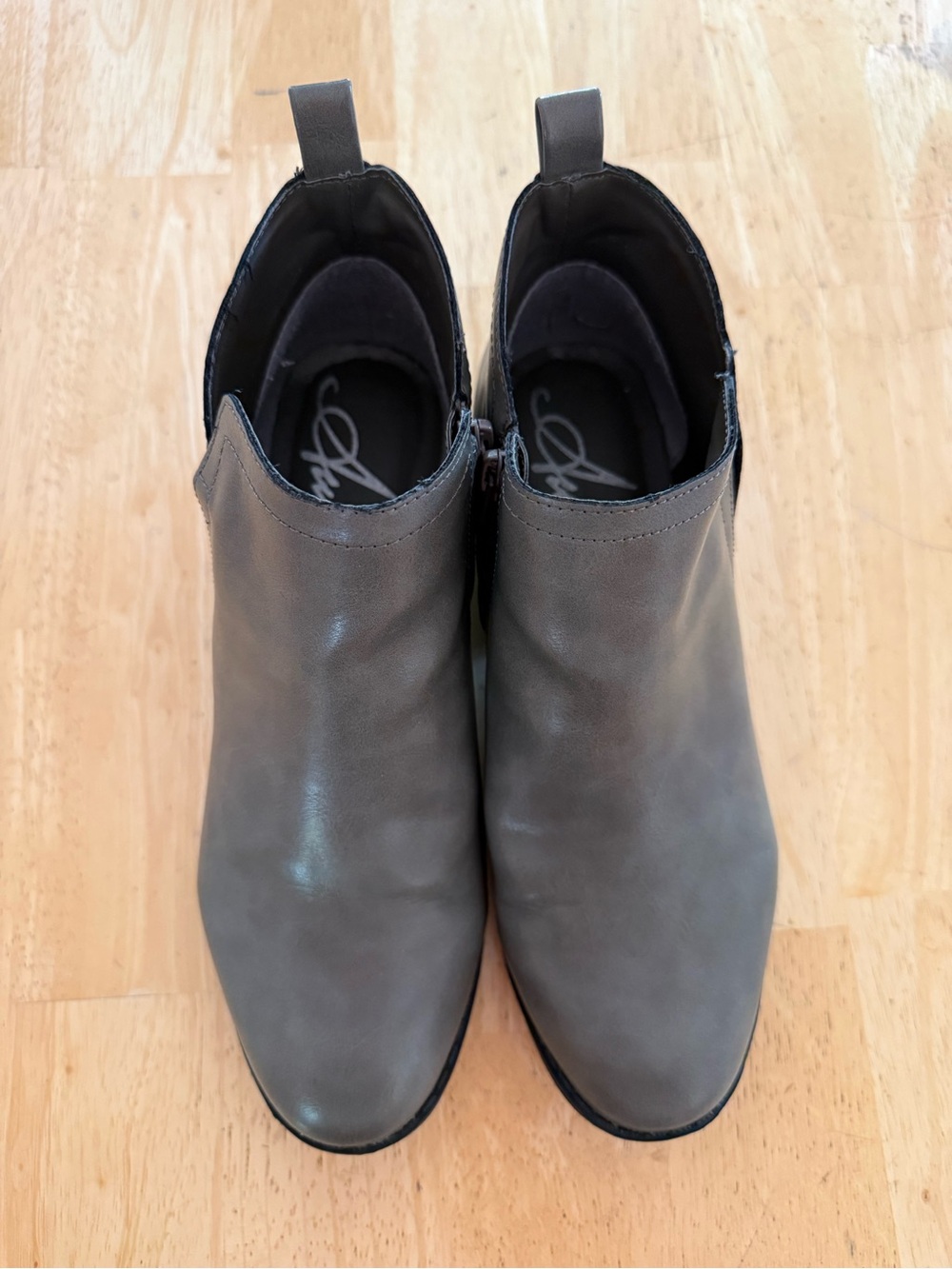 American Rag Bootie - Picture 2 of 6
